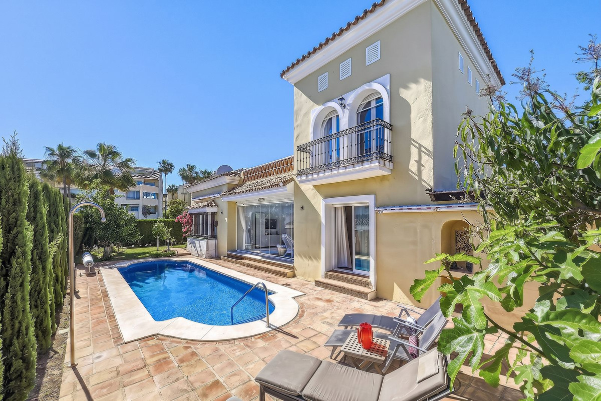 Huis te koop in Bahía de Marbella | 3 slaapkamers H5397595