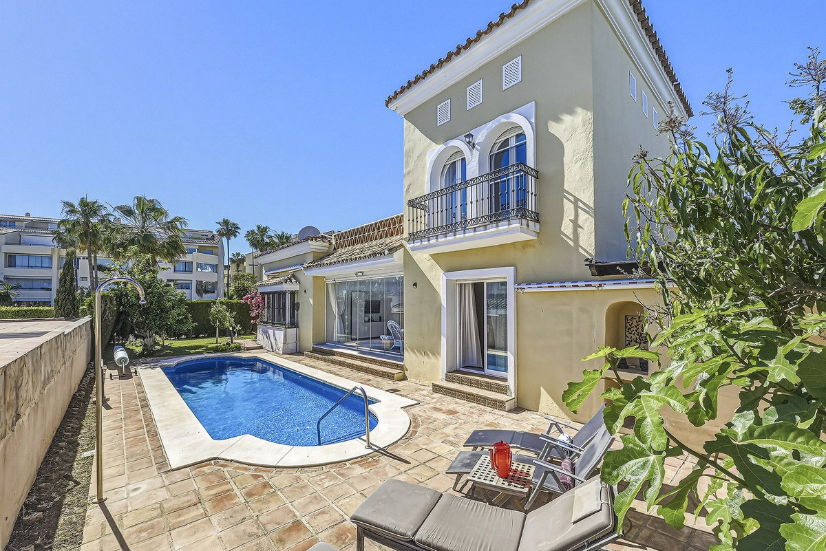 Huis te koop in Bahía de Marbella | 3 slaapkamers H5397595