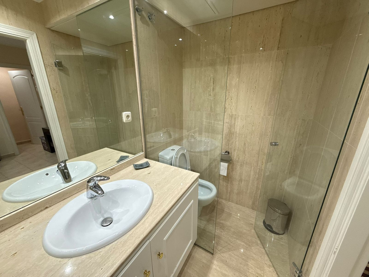 Huis te koop in Bahía de Marbella | 4 slaapkamers H5523553