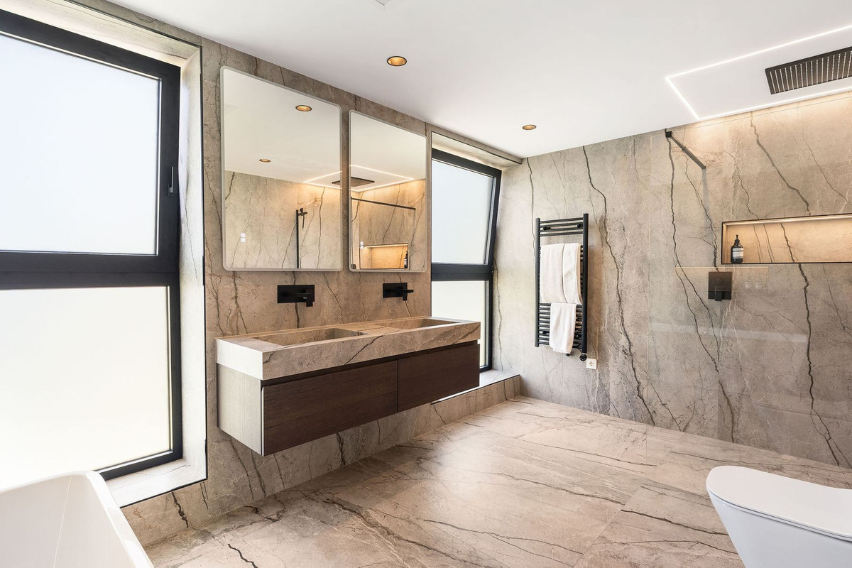 Huis te koop in Bel Air | 6 slaapkamers H5407000