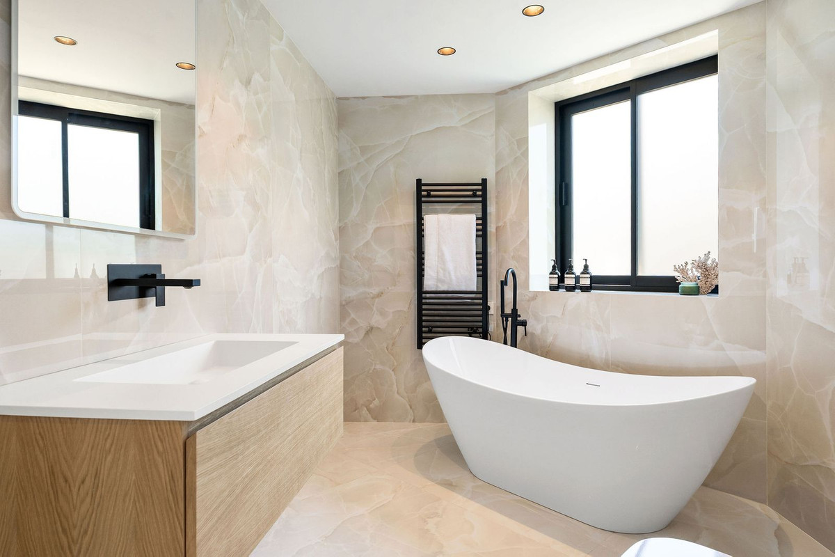 Huis te koop in Bel Air | 6 slaapkamers H5407000