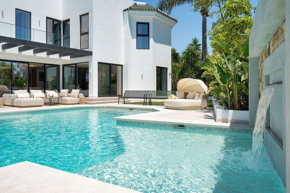 Huis te koop in Bel Air | 6 slaapkamers H5407000