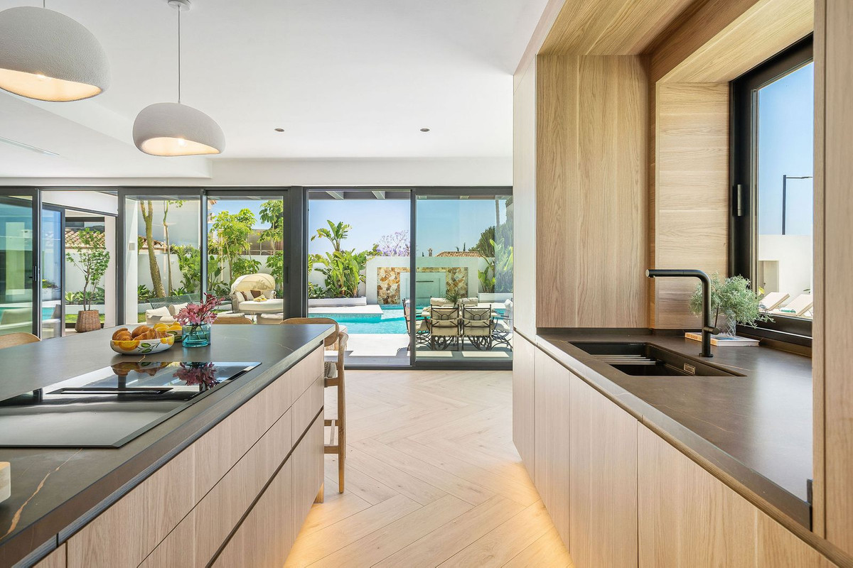 Huis te koop in Bel Air | 6 slaapkamers H5407000