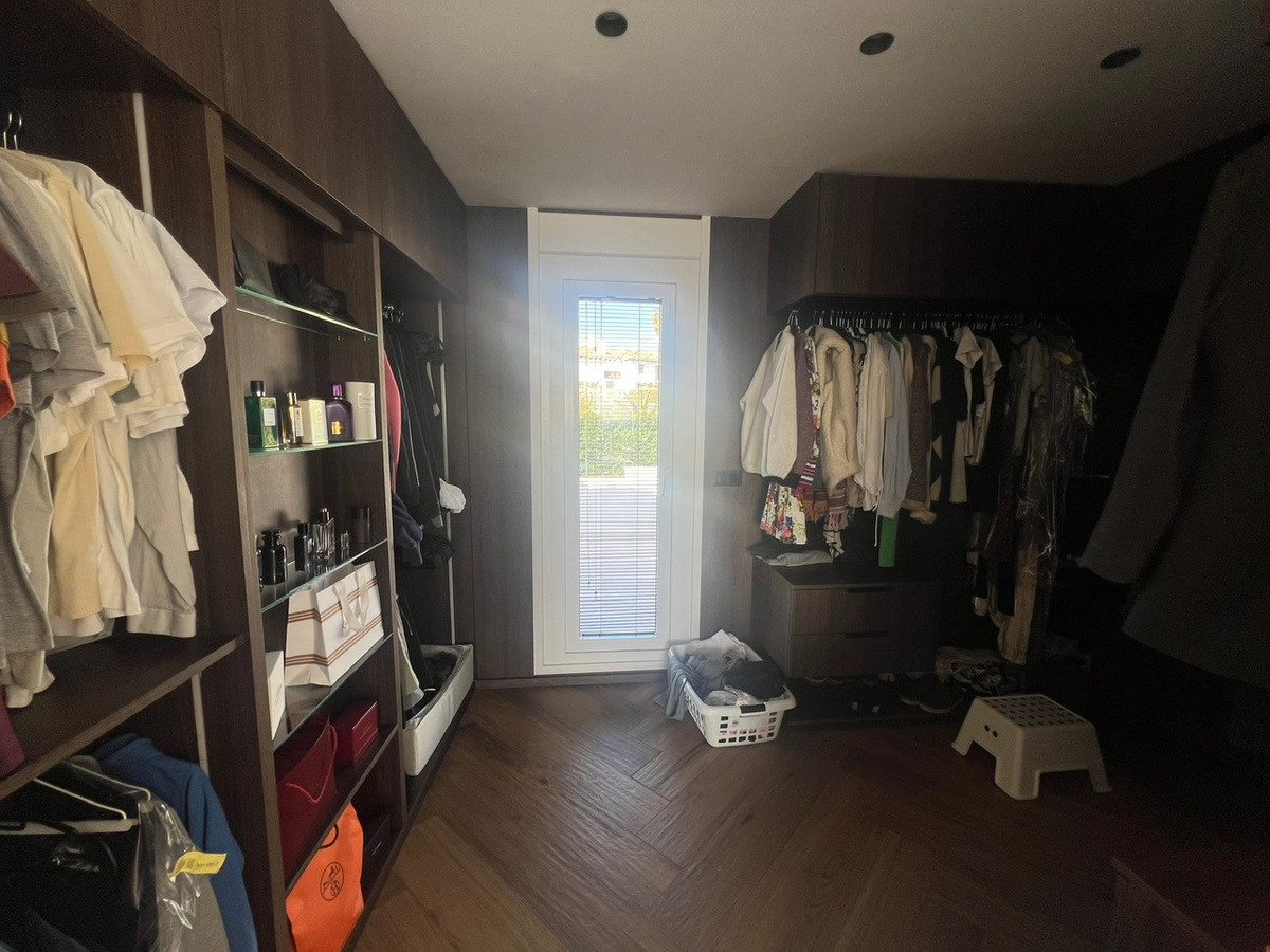 Townhouse for sale in Benahavís | 4 bedrooms H4675783