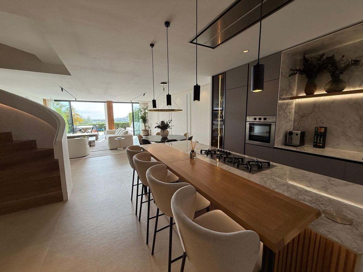 Townhouse for sale in Benahavís | 4 bedrooms H4675783