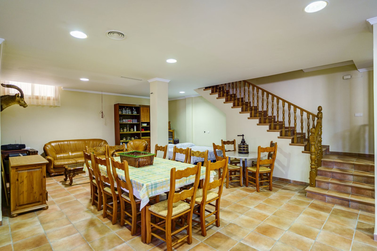 Property main view 80