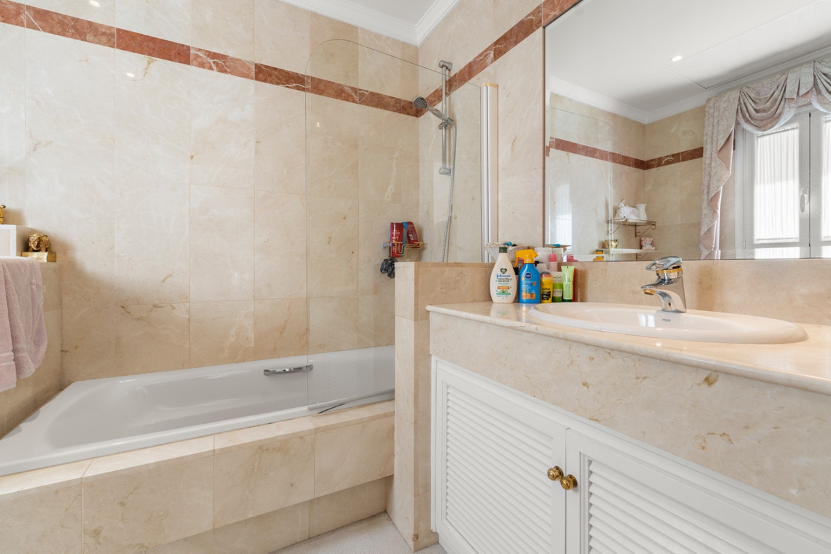 Huis te koop in Benahavís | 5 slaapkamers H4801930