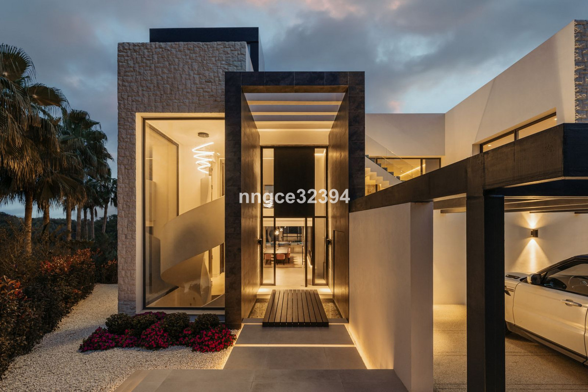 Detached Villa for sale in Benahavís | 5 bedrooms H4929013