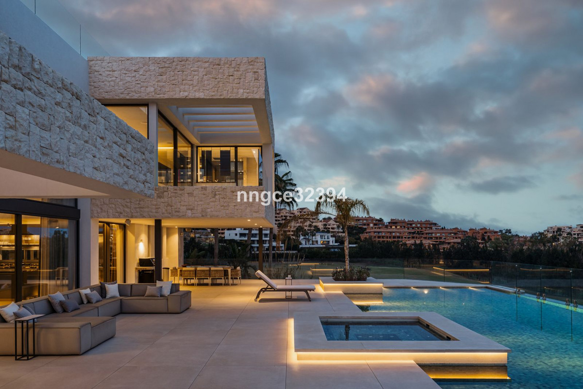 Detached Villa for sale in Benahavís | 5 bedrooms H4929013