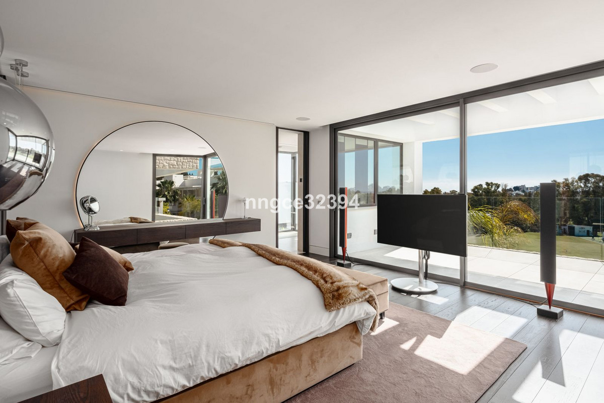 Detached Villa for sale in Benahavís | 5 bedrooms H4929013