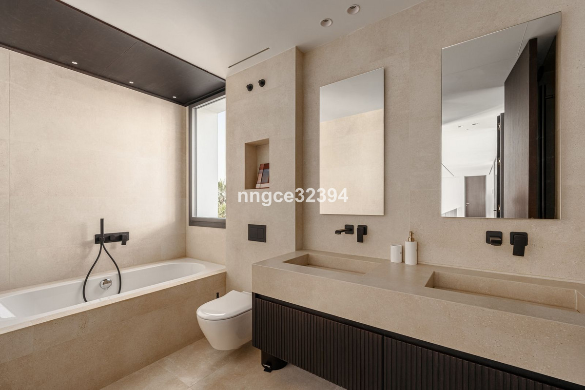 Detached Villa for sale in Benahavís | 5 bedrooms H4929013
