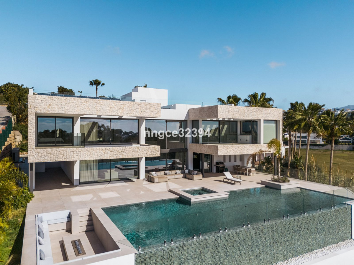 Detached Villa for sale in Benahavís | 5 bedrooms H4929013