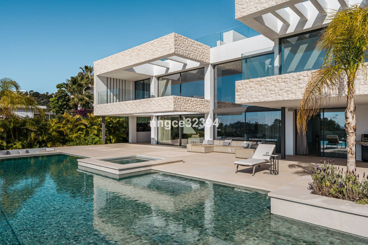Detached Villa for sale in Benahavís | 5 bedrooms H4929013