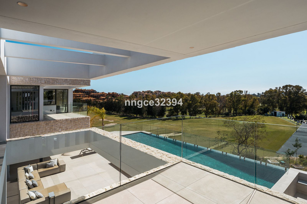 Detached Villa for sale in Benahavís | 5 bedrooms H4929013