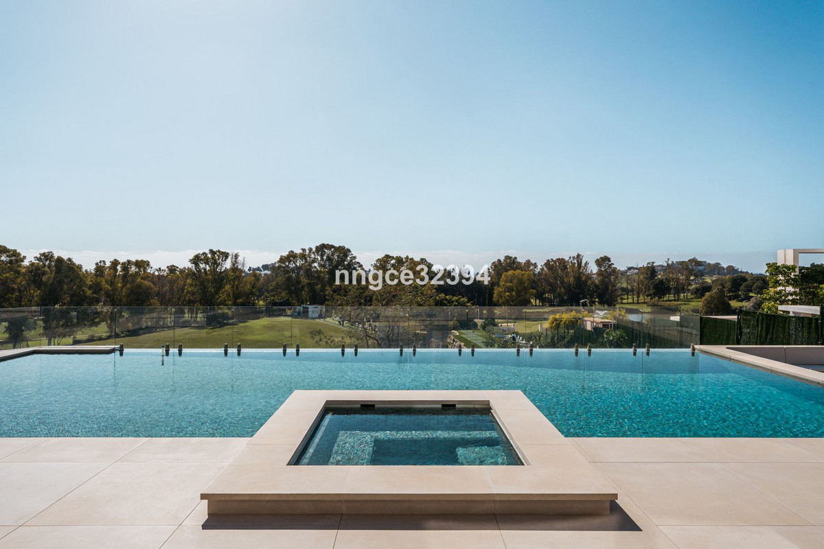 Detached Villa for sale in Benahavís | 5 bedrooms H4929013