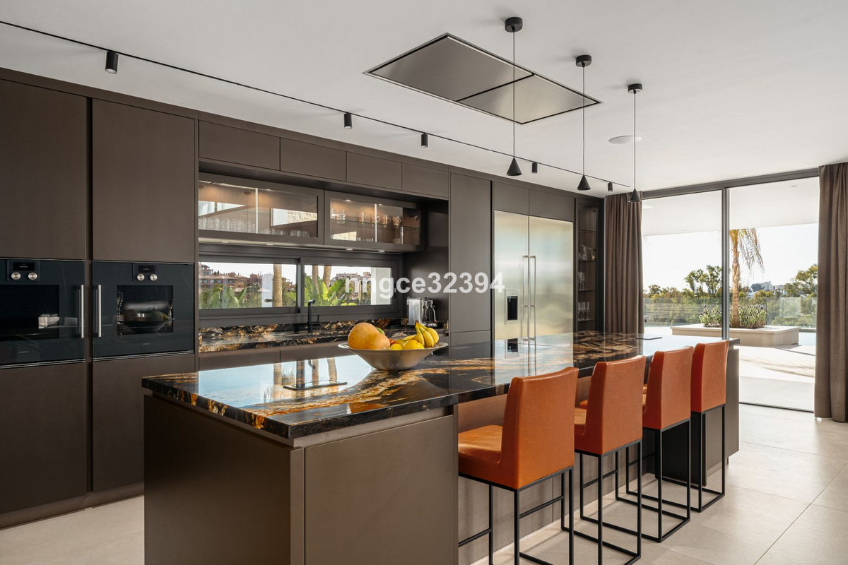 Detached Villa for sale in Benahavís | 5 bedrooms H4929013