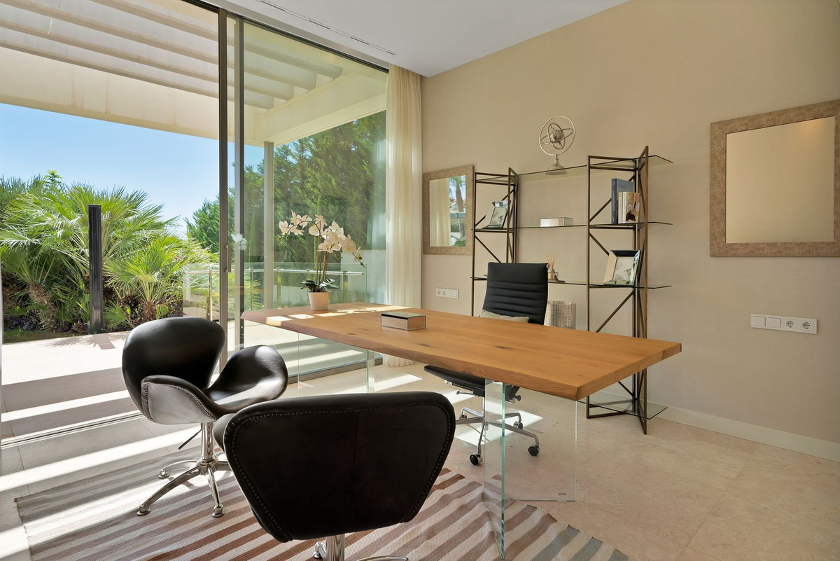 Detached Villa for sale in Benahavís | 5 bedrooms H4989610