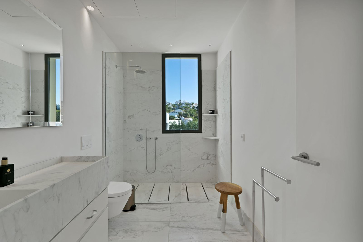 Detached Villa for sale in Benahavís | 5 bedrooms H4989610