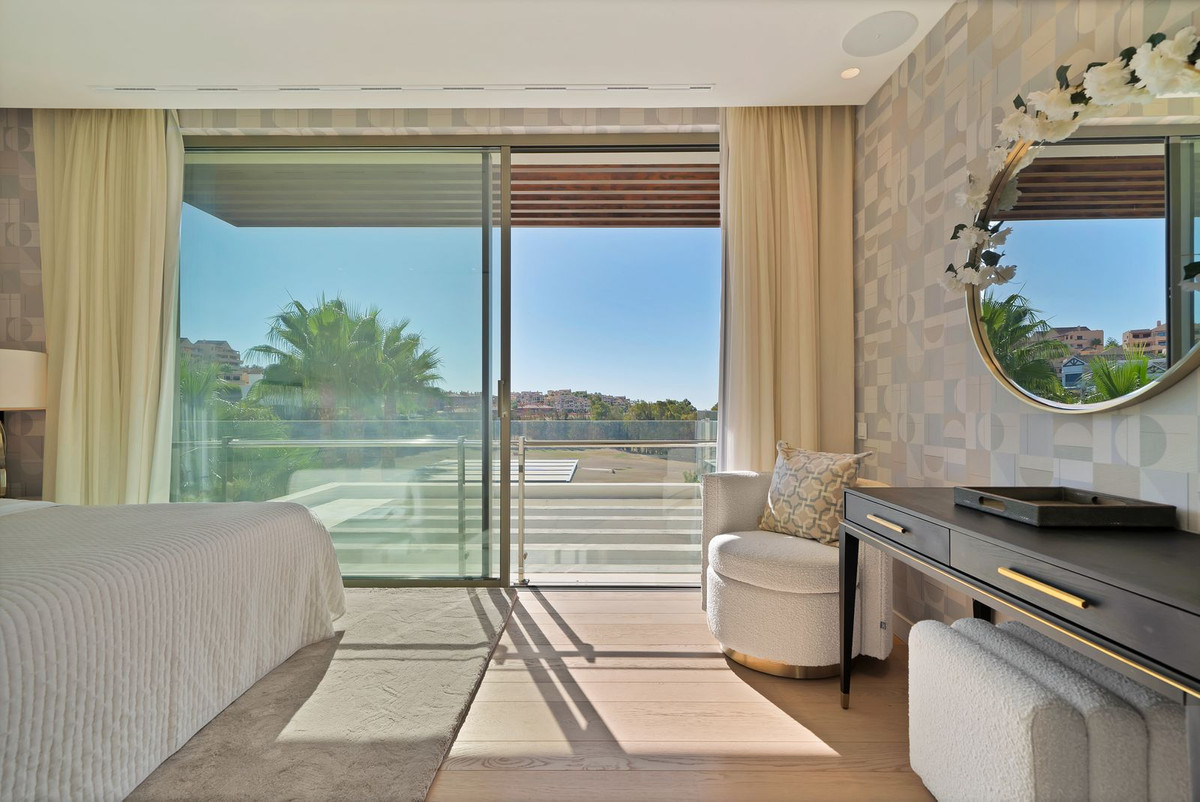 Detached Villa for sale in Benahavís | 5 bedrooms H4989610