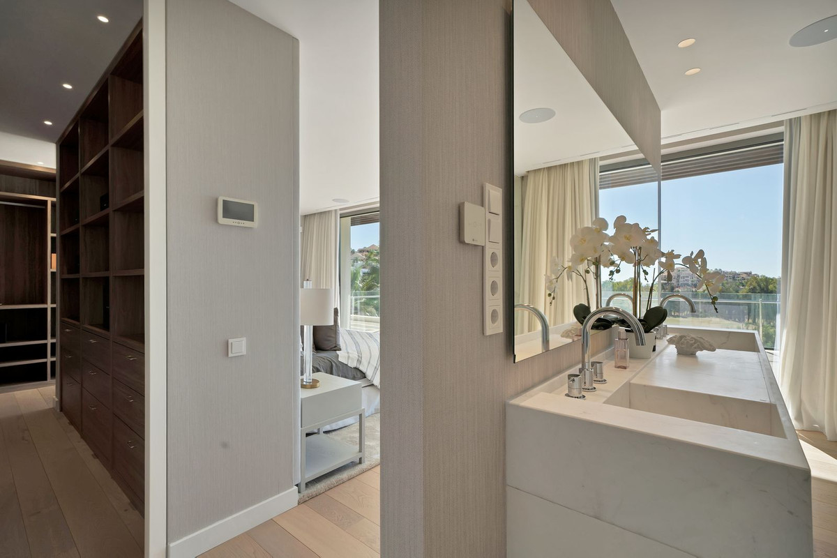 Detached Villa for sale in Benahavís | 5 bedrooms H4989610