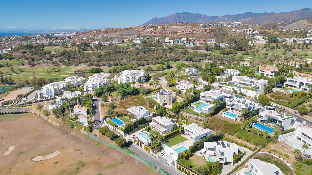 Detached Villa for sale in Benahavís | 5 bedrooms H4989610