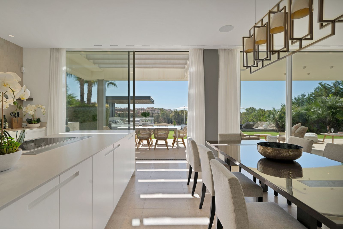 Detached Villa for sale in Benahavís | 5 bedrooms H4989610