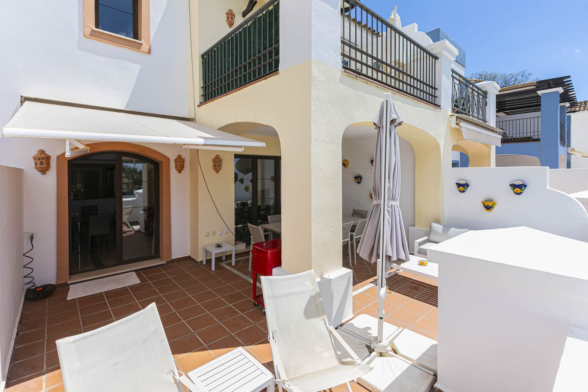 Townhouse for sale in Los Arqueros | 4 bedrooms H5046961