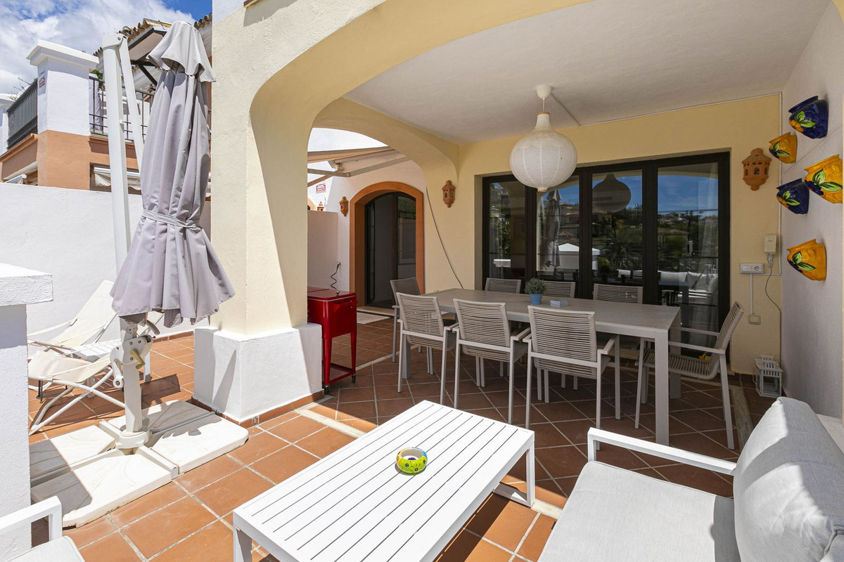 Townhouse for sale in Los Arqueros | 4 bedrooms H5046961