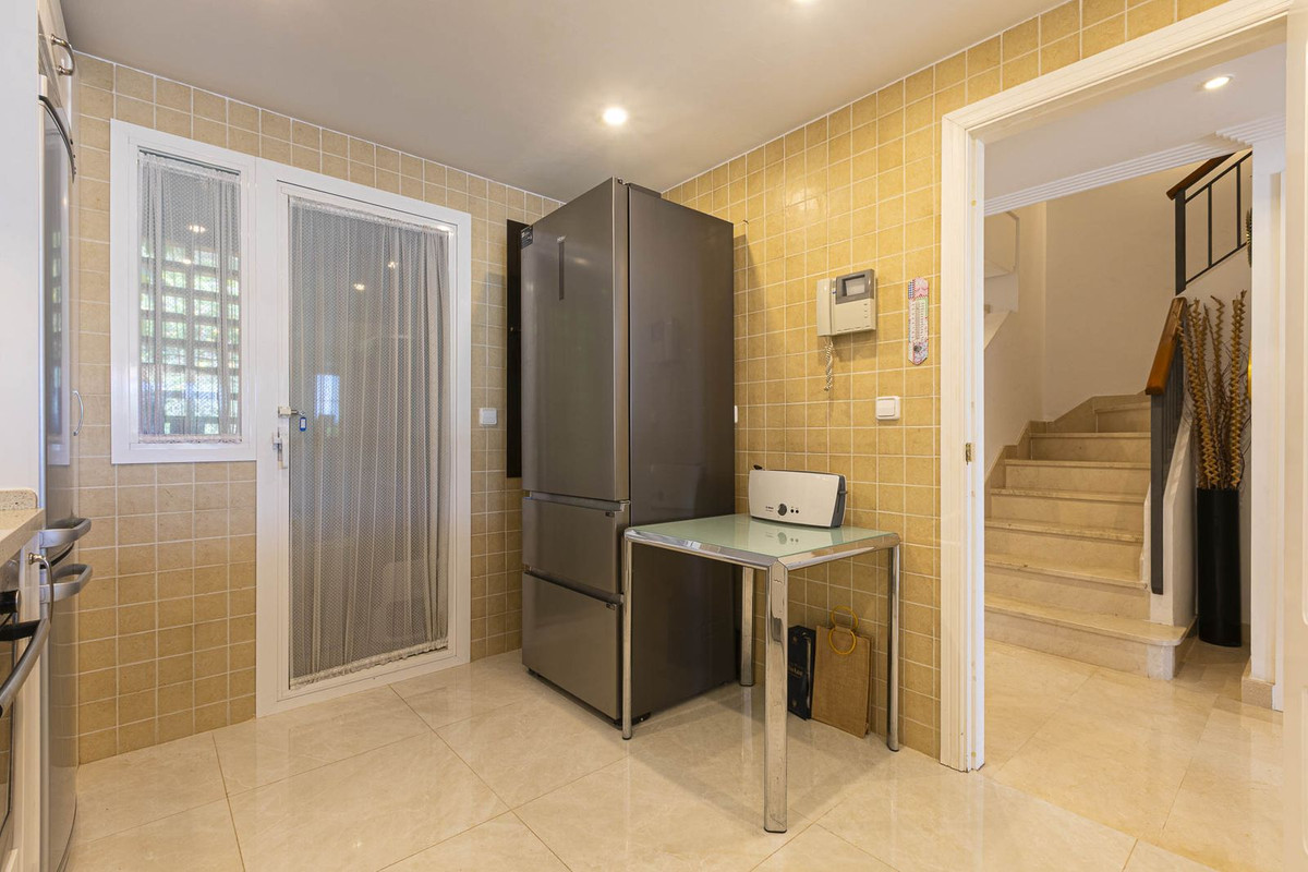 Townhouse for sale in Los Arqueros | 4 bedrooms H5046961