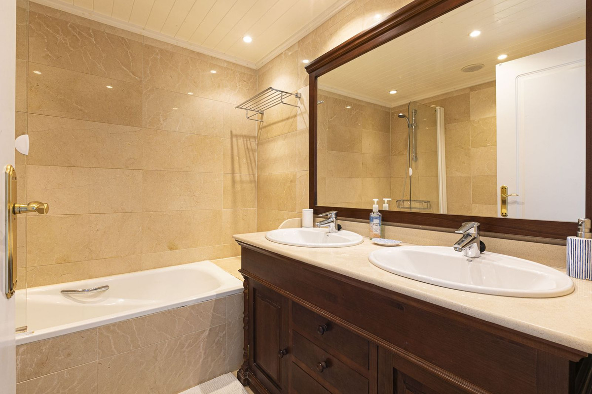 Townhouse for sale in Los Arqueros | 4 bedrooms H5046961