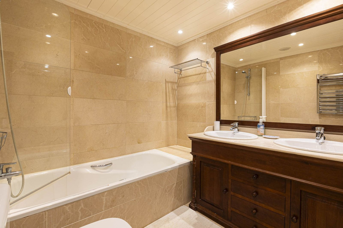 Townhouse for sale in Los Arqueros | 4 bedrooms H5046961