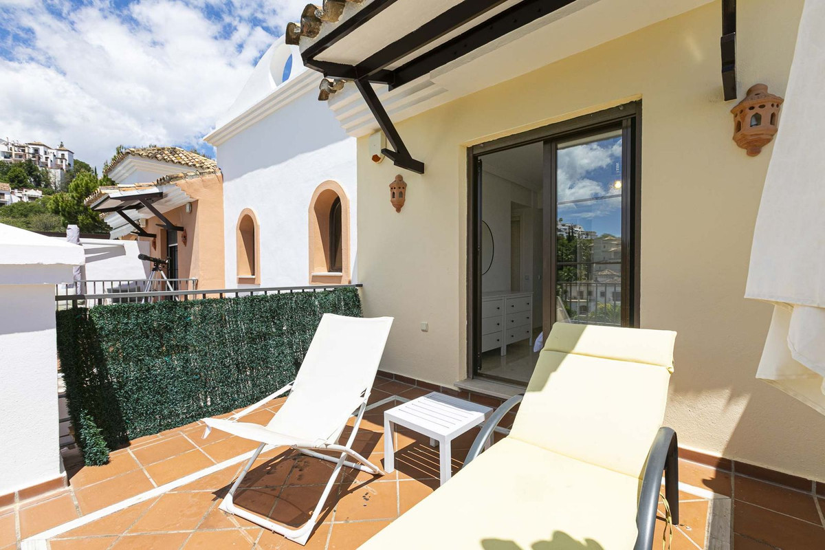 Townhouse for sale in Los Arqueros | 4 bedrooms H5046961