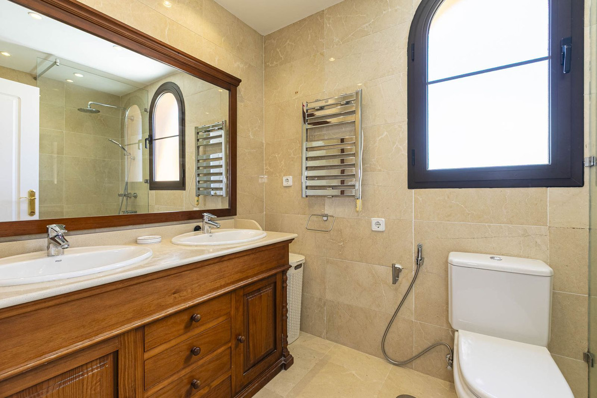 Townhouse for sale in Los Arqueros | 4 bedrooms H5046961