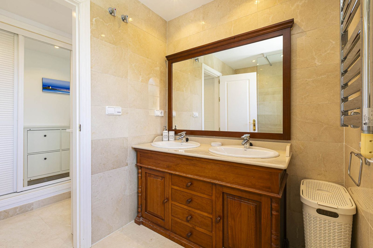 Townhouse for sale in Los Arqueros | 4 bedrooms H5046961