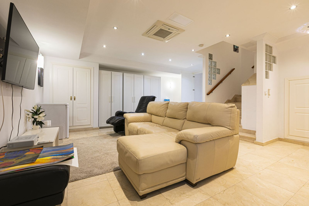 Townhouse for sale in Los Arqueros | 4 bedrooms H5046961