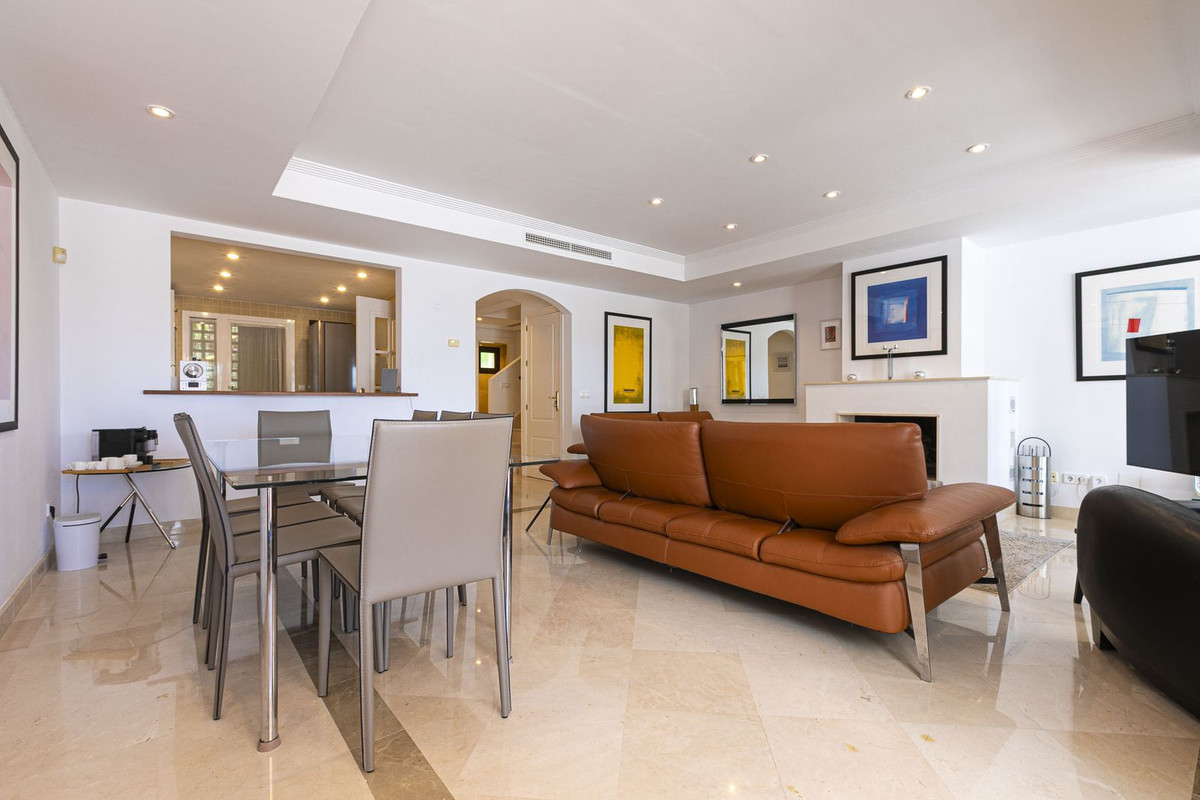 Townhouse for sale in Los Arqueros | 4 bedrooms H5046961