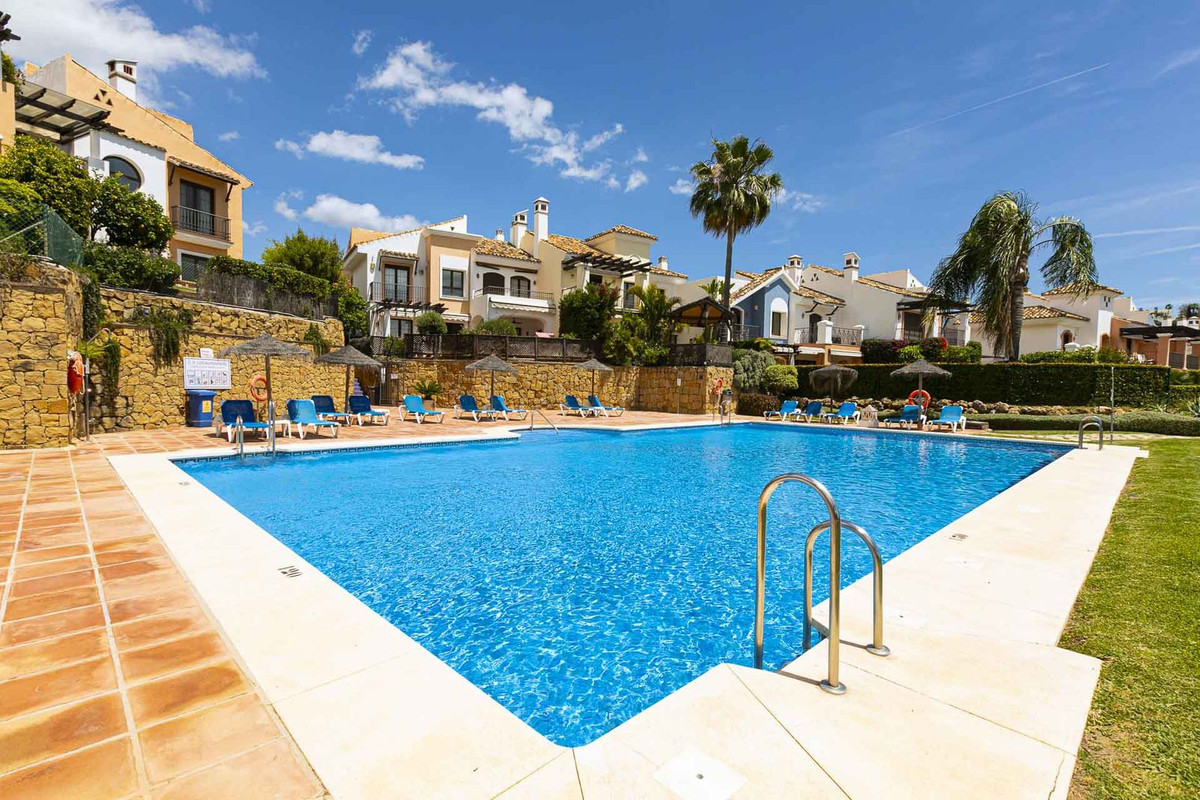 Townhouse for sale in Los Arqueros | 4 bedrooms H5046961