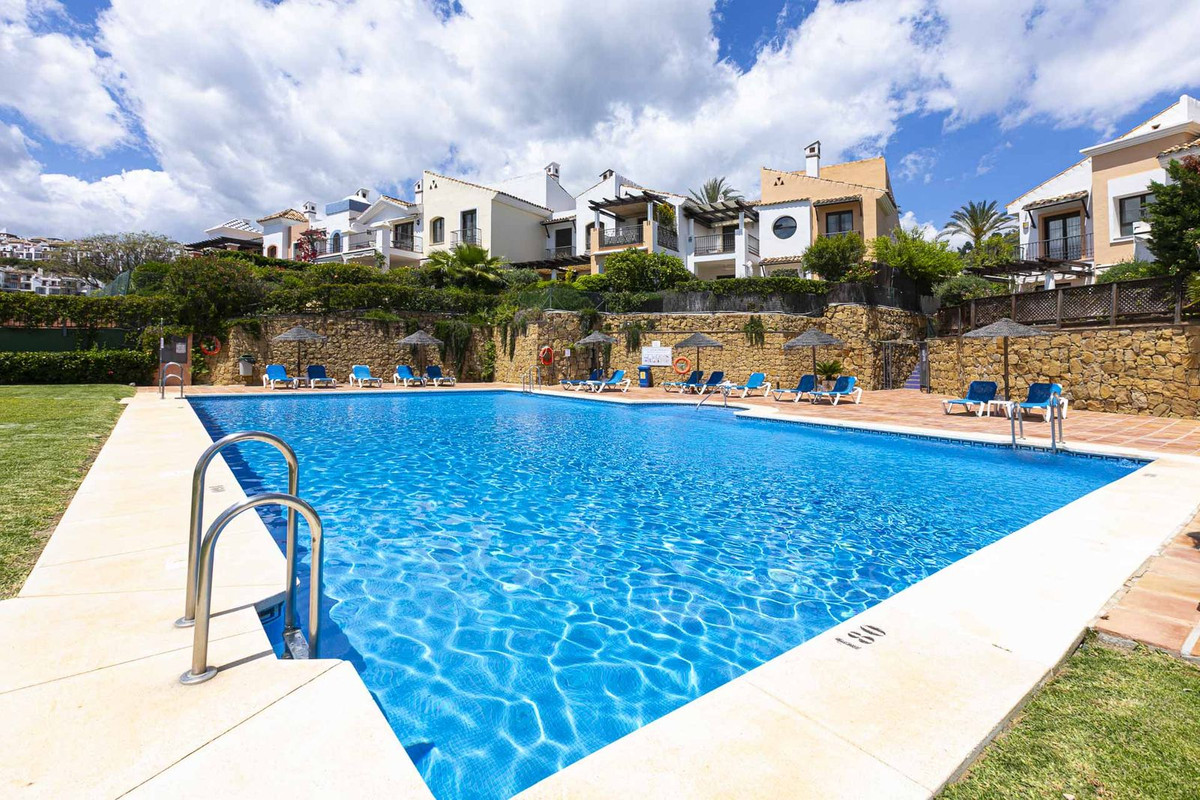 Townhouse for sale in Los Arqueros | 4 bedrooms H5046961