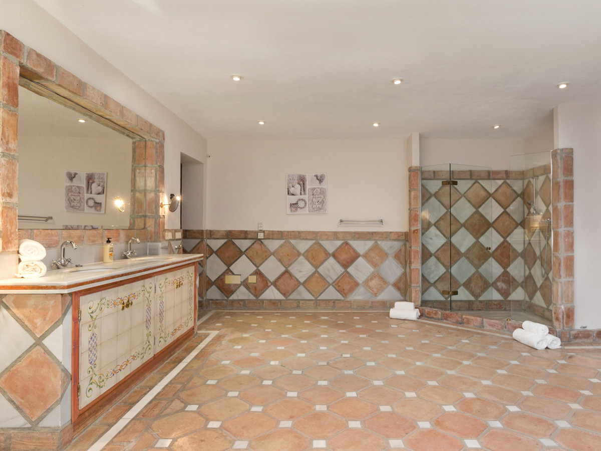 Huis te koop in Benahavís | 14 slaapkamers H5065939