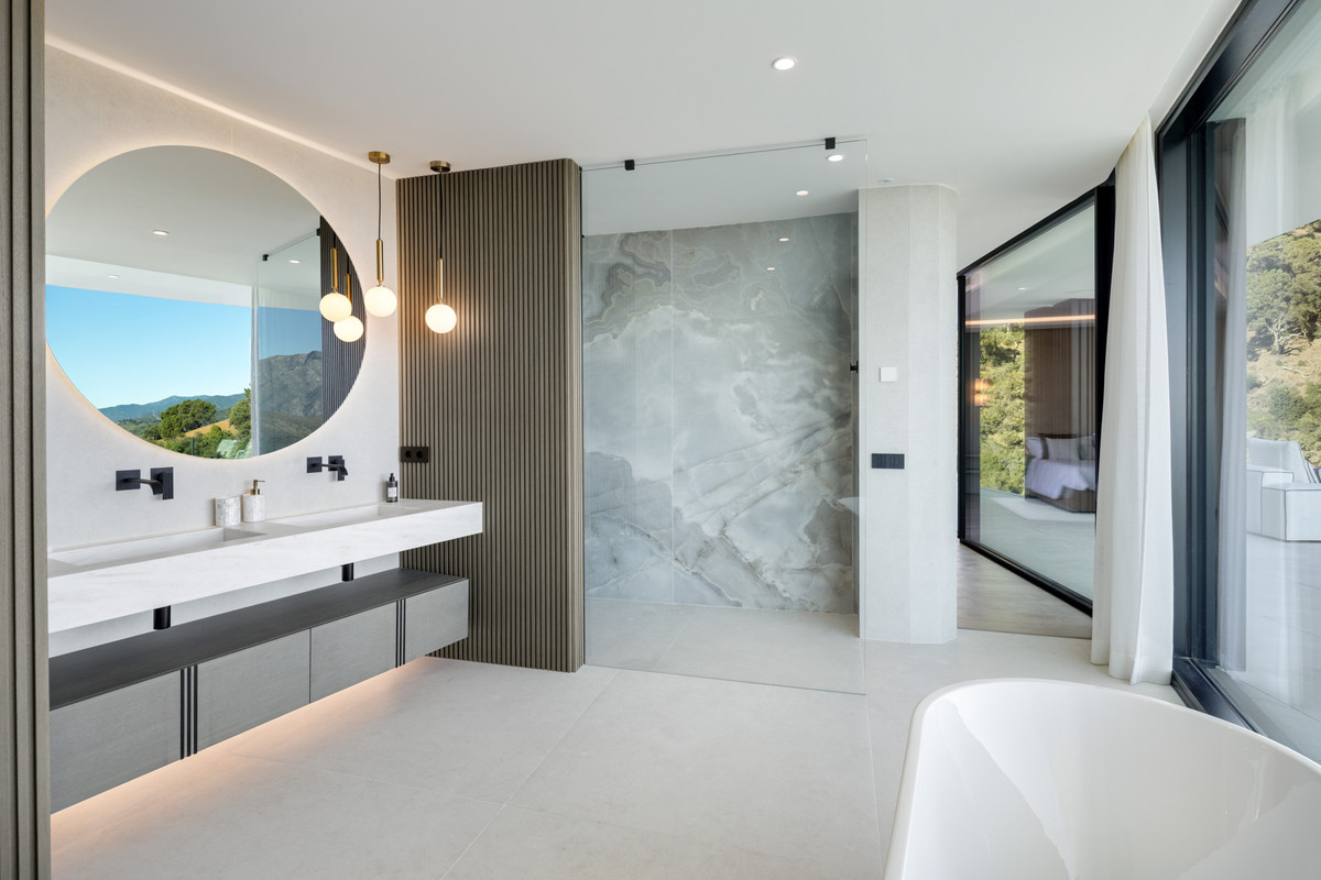 Detached Villa te koop in Benahavís | 9 slaapkamers H5068060