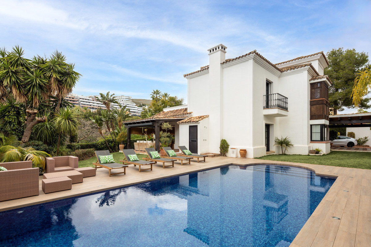Detached Villa te koop in Benahavís | 4 slaapkamers H5068108