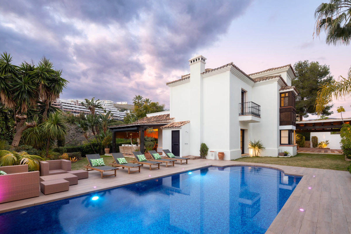Detached Villa te koop in Benahavís | 4 slaapkamers H5068108
