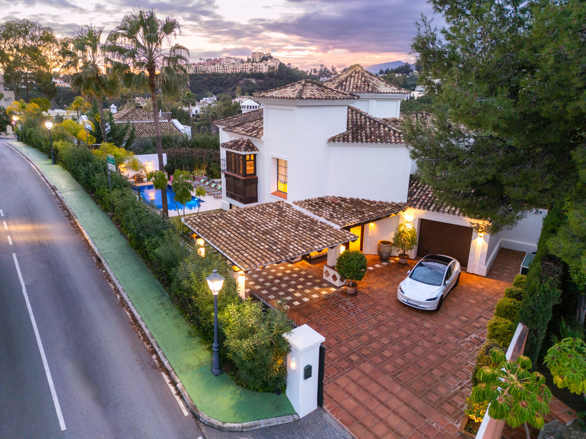 Detached Villa te koop in Benahavís | 4 slaapkamers H5068108