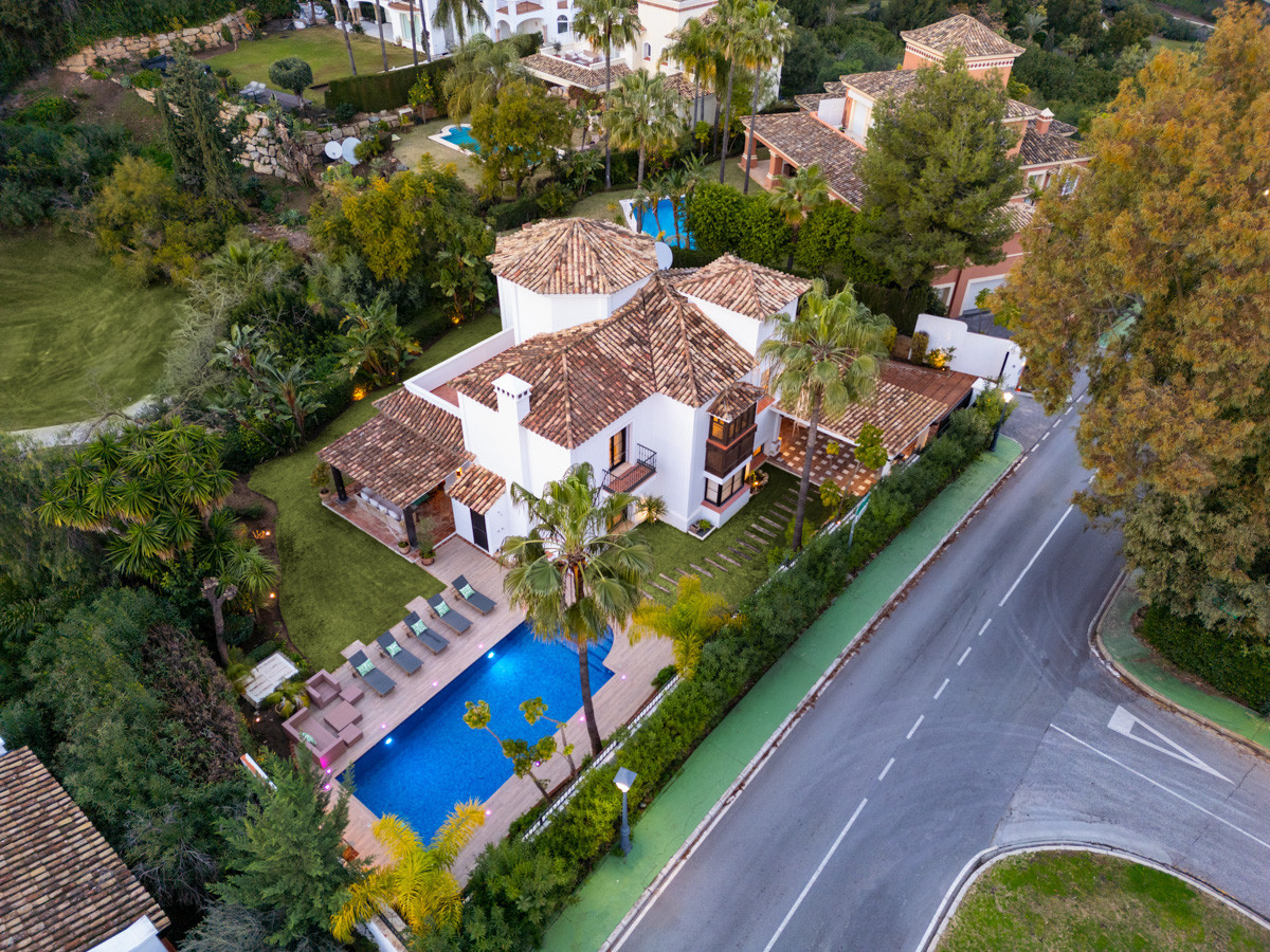Detached Villa te koop in Benahavís | 4 slaapkamers H5068108