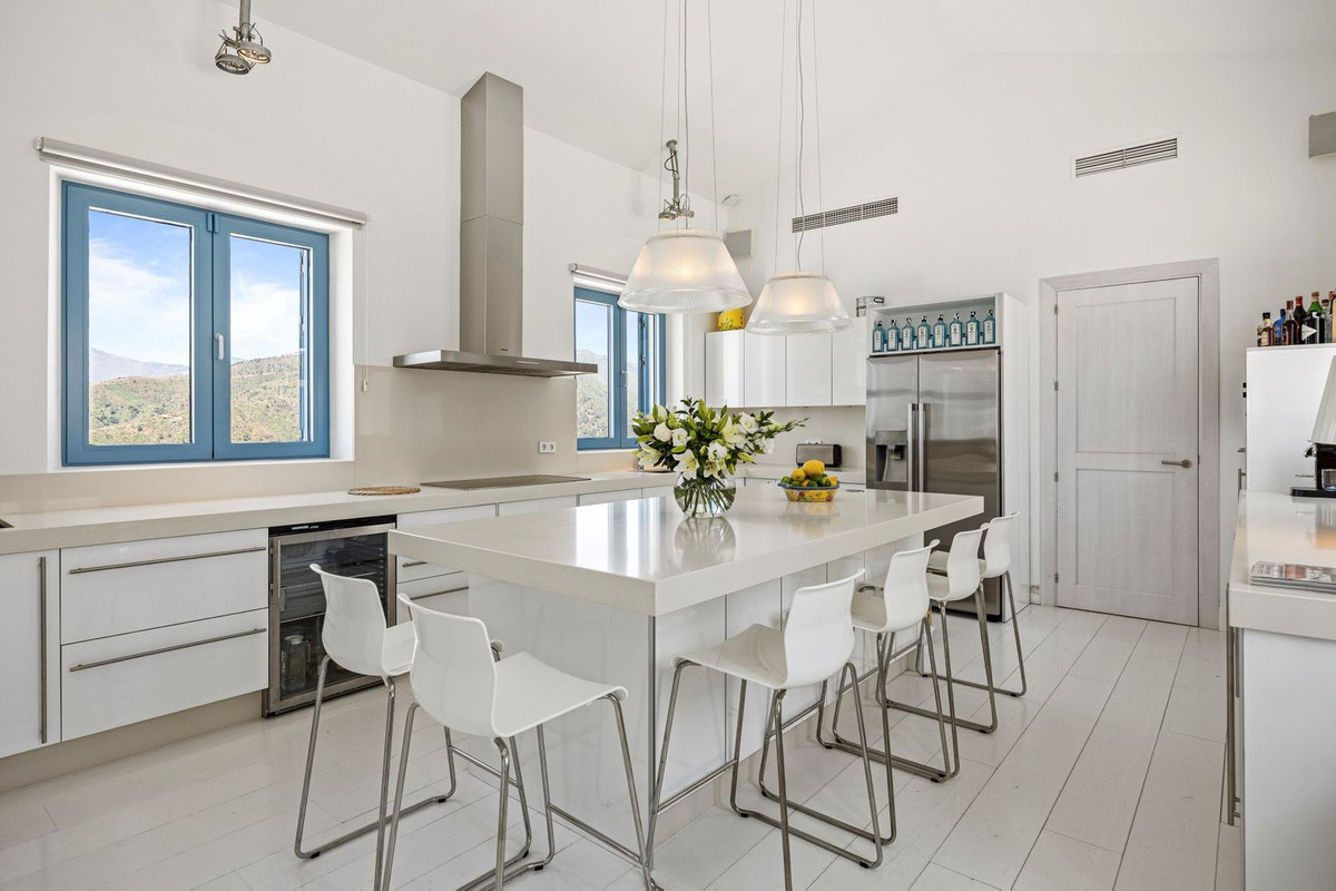 Detached Villa te koop in Benahavís | 4 slaapkamers H5070361