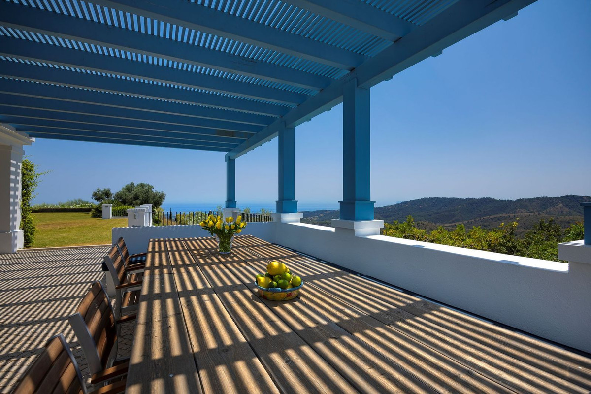 Detached Villa te koop in Benahavís | 4 slaapkamers H5070361