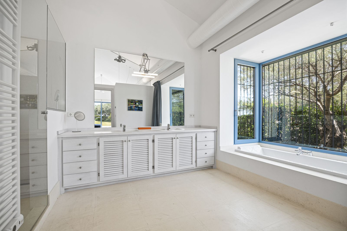 Detached Villa te koop in Benahavís | 4 slaapkamers H5070361