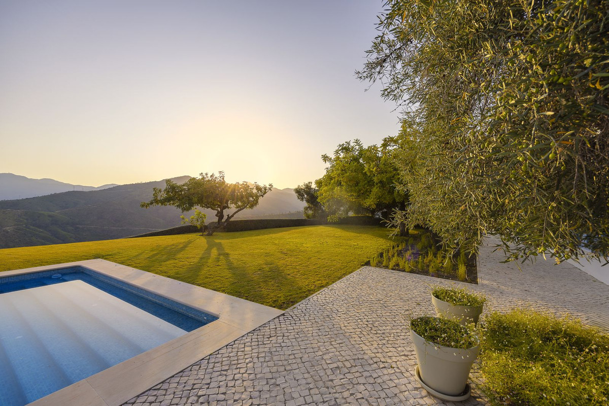 Detached Villa te koop in Benahavís | 4 slaapkamers H5070361