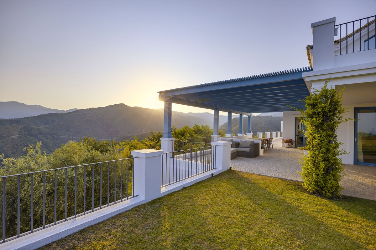 Detached Villa te koop in Benahavís | 4 slaapkamers H5070361