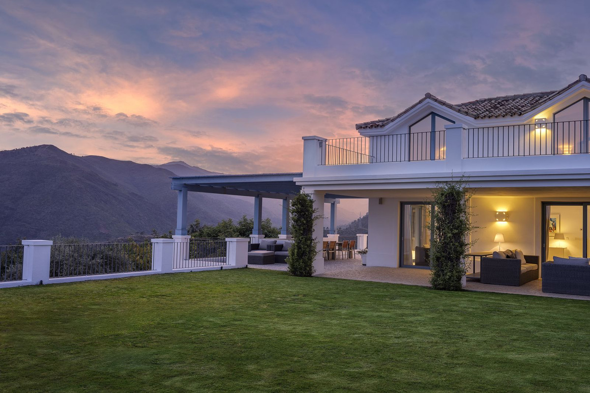 Detached Villa te koop in Benahavís | 4 slaapkamers H5070361